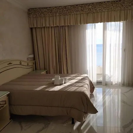 Hotel Grand Paradise
